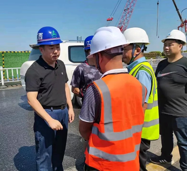 罗辉到沿江中北大道快速路刷新工程、、、真君路隧道工程项目检查事情