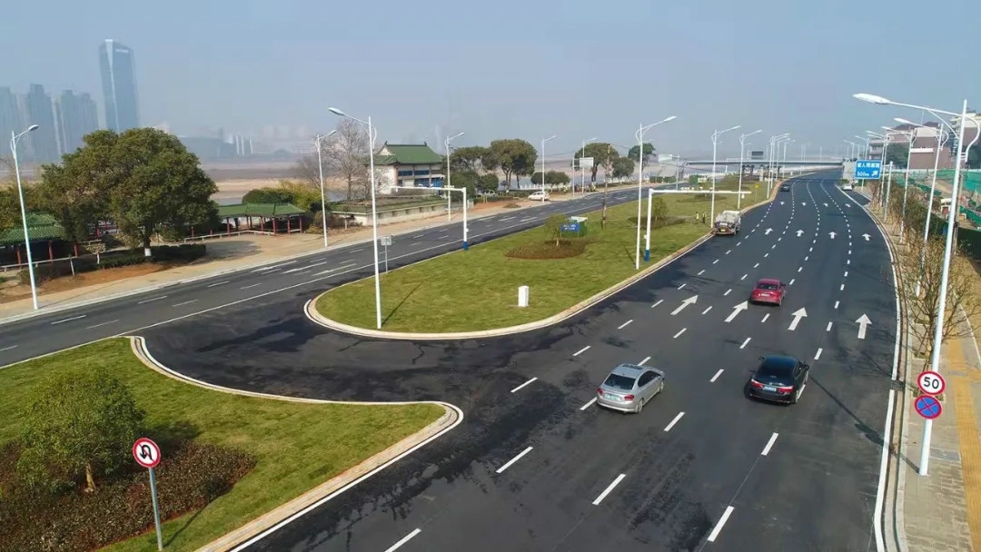 “不堵车了，，通过时间至少缩短了三分之二” 沿江中北大道提升刷新（一期）工程主线通车利便市民出行